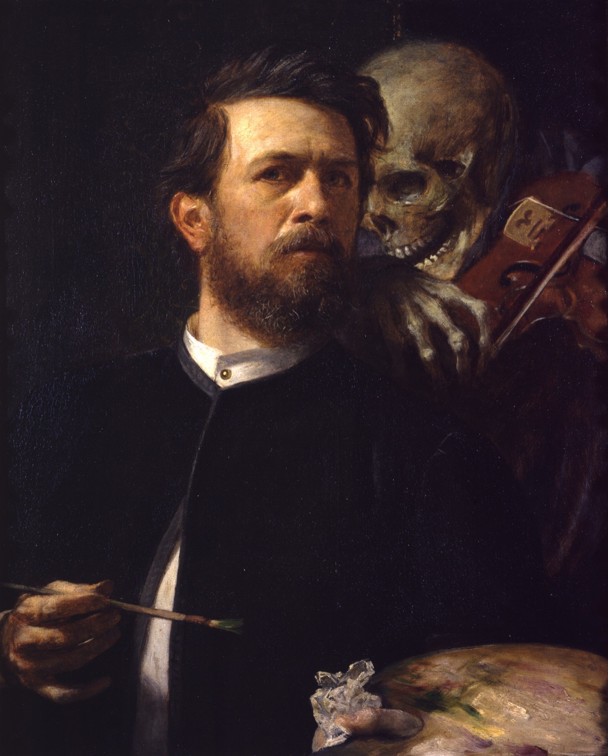 Autoretrat amb la Mort tocant el violí, d’Arnold Böcklin: el pintor barbut, amb jaqueta fosca, sosté un pinzell i una paleta i mira des d’un fons fosc, mentre un esquelet que somriu amb les dents s’inclina darrere la seva espatlla i toca el violí.